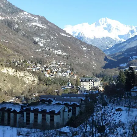 Apartment Studio A Avec Double Exposition, Balcon, Parking Couverte Et Acces Internet - Fr-1-512-225 *